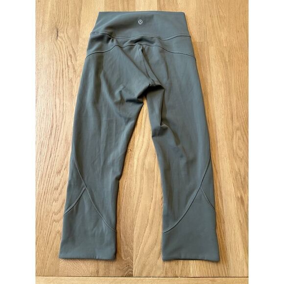 Lululemon In Movement Crop - Picture 3 of 4